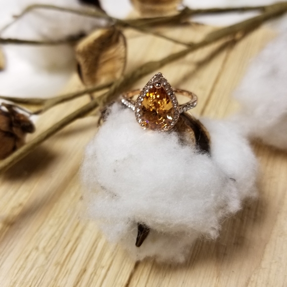 💍💍Breathtaking! Pear Shape Apricot/Clear CZ Ring in ROSE GOLD plating💍💍 - Picture 8 of 14